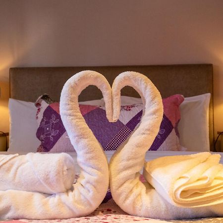 The Hare And Hounds Bed & Breakfast Fulbeck Bagian luar foto